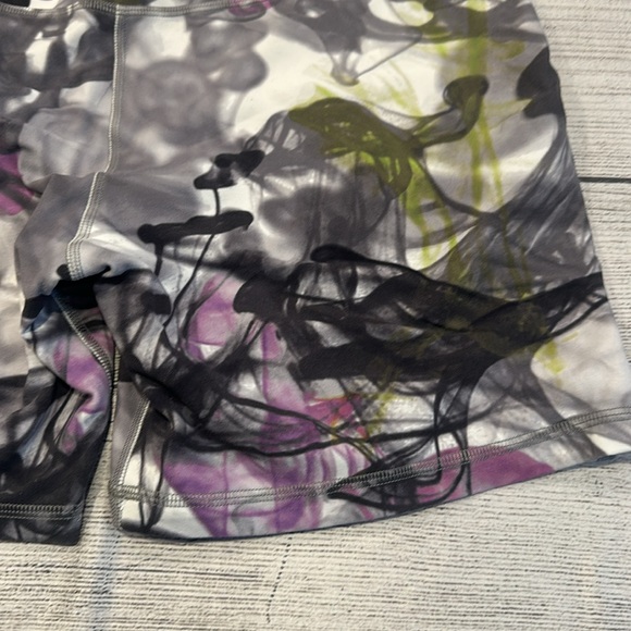 🍋Women’s Lululemon Throwback Print Align High Rise Short 6” size 12🍋 - Picture 10 of 13